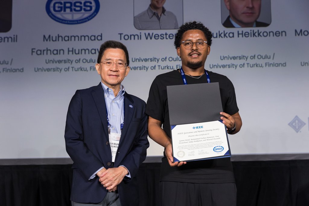 Receiving the certificate on stage from a GRSS official