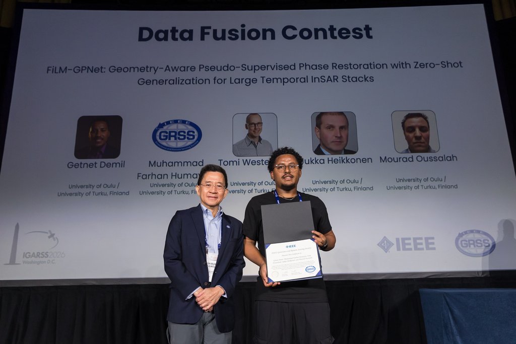 Data Fusion Contest award ceremony moment at IGARSS 2026