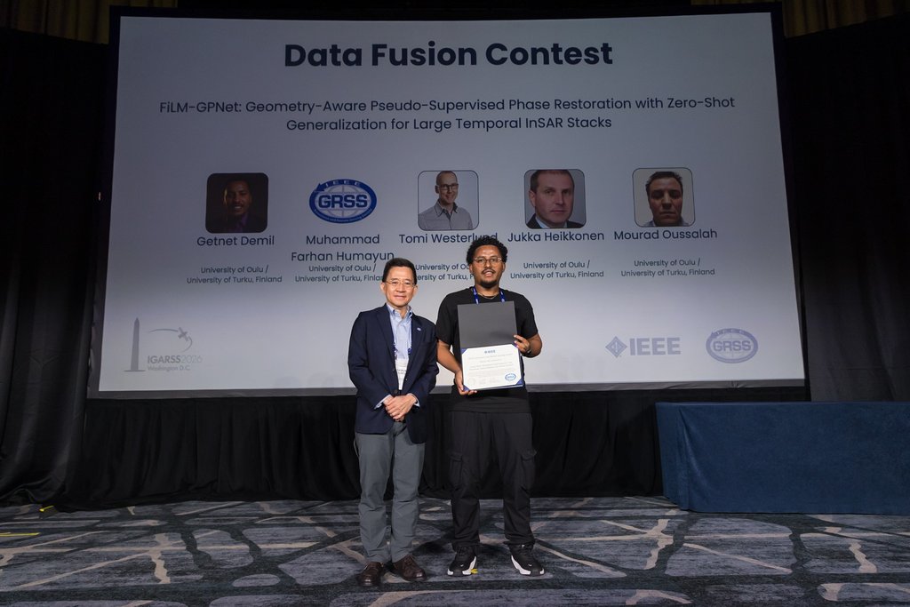 Data Fusion Contest award ceremony moment at IGARSS 2026