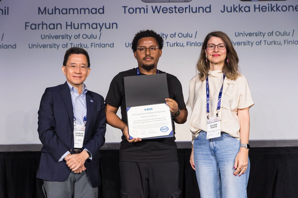 Data Fusion Contest award ceremony moment at IGARSS 2026