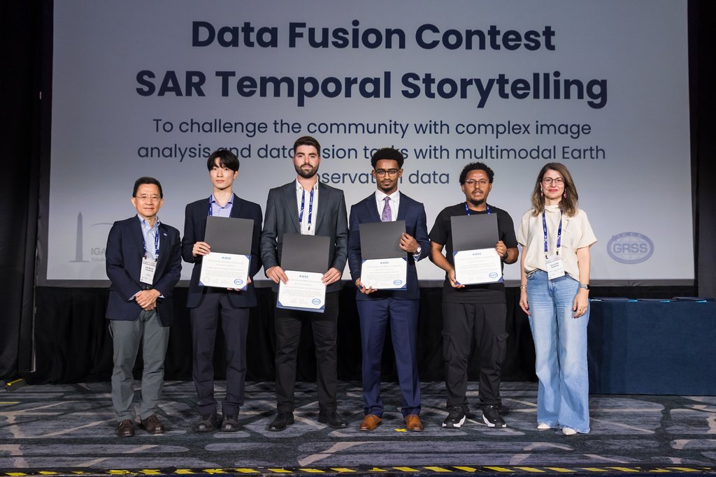 Data Fusion Contest award ceremony moment at IGARSS 2026