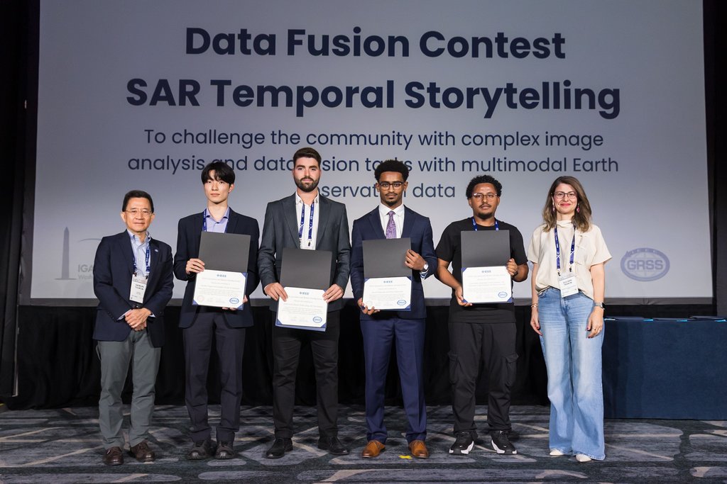 Data Fusion Contest award ceremony moment at IGARSS 2026