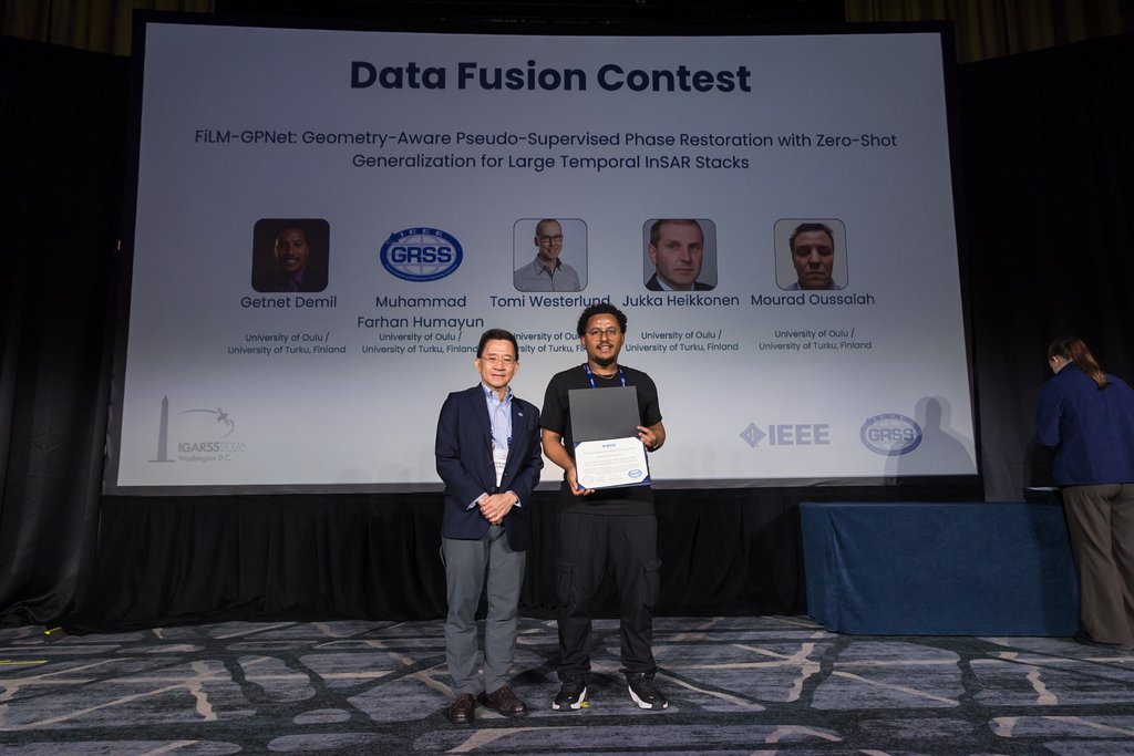 Data Fusion Contest award ceremony moment at IGARSS 2026